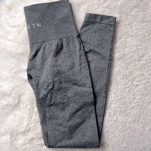 NWOT - NVGTN seamless contour leggings - charcoal gray - size XS